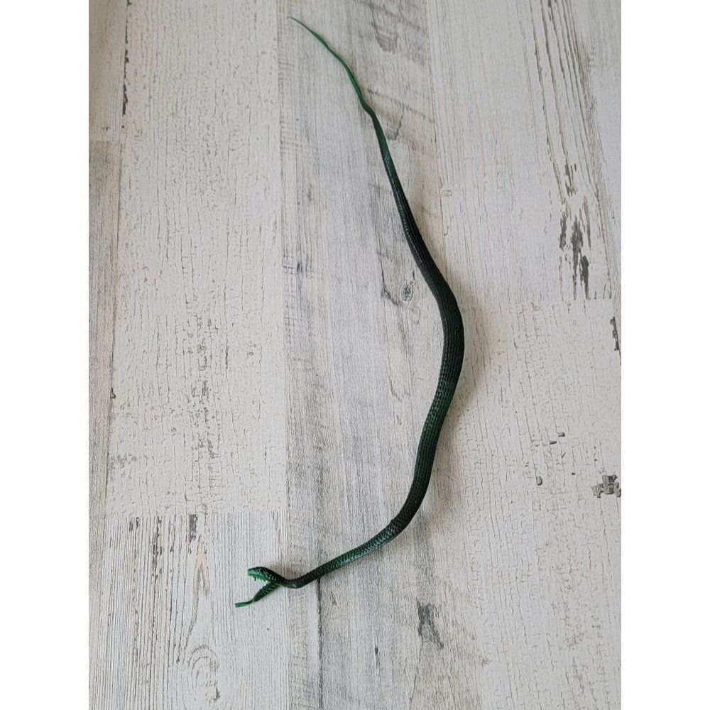 Green rubber snake Halloween prop decor‎ scary